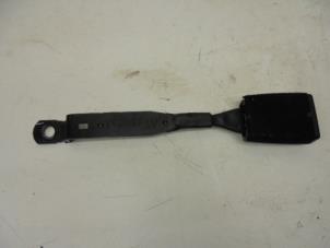 Używane Wtyk pasa bezpieczenstwa lewy przód Volkswagen Caddy Cena na żądanie oferowane przez N Kossen Autorecycling BV