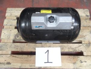 Begagnade LPI-tank Lancia Delta (836) 1.6 16V HPE Pris på förfrågan erbjuds av N Kossen Autorecycling BV