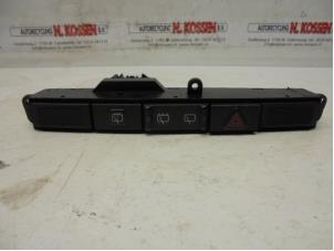 Gebruikte Ruitenwis Schakelaar Chrysler Voyager/Grand Voyager (RG/RS) 3.3i V6 Grand Voyager Autom. Prijs op aanvraag aangeboden door N Kossen Autorecycling BV