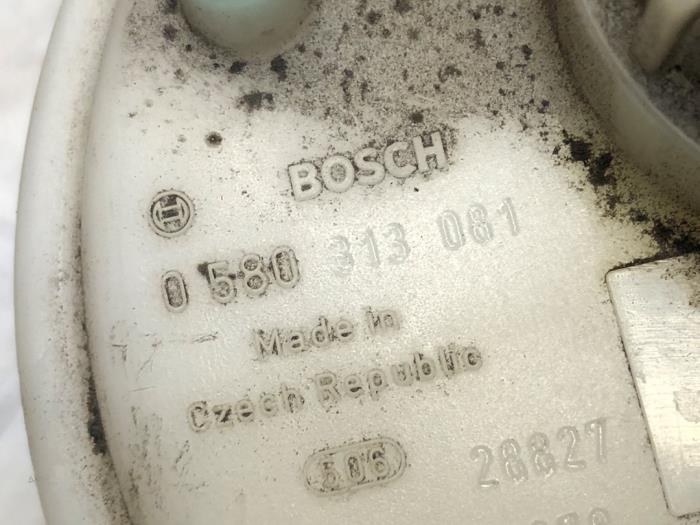 Bensinpump från en Lancia Thesis (841) 2.4 20V 2003