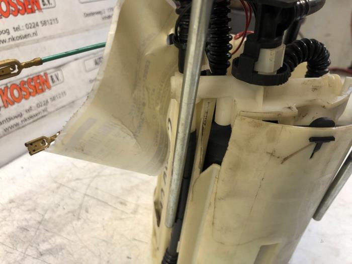 Bensinpump från en Lancia Thesis (841) 2.4 20V 2003