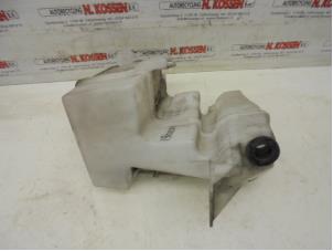 Begagnade Spolartank, vindruta Volkswagen Transporter T5 2.5 TDi PF Pris på förfrågan erbjuds av N Kossen Autorecycling BV