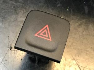 Gebruikte Paniekverlichtings Schakelaar Renault Kadjar (RFEH) 1.2 Energy TCE 130 Prijs op aanvraag aangeboden door N Kossen Autorecycling BV