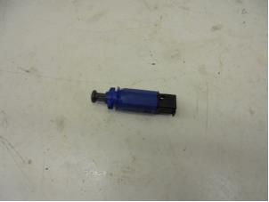 Begagnade Brytare, parkeringsbroms Smart Fortwo Coupé (451.3) Electric Drive Pris på förfrågan erbjuds av N Kossen Autorecycling BV