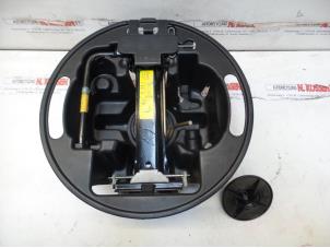 Begagnade Domkraftsset Renault Laguna II (BG) 1.9 dCi 120 Pris på förfrågan erbjuds av N Kossen Autorecycling BV