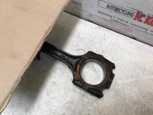 Gebruikte Drijfstang Kia Sorento I (JC) 3.5 V6 24V Prijs op aanvraag aangeboden door N Kossen Autorecycling BV