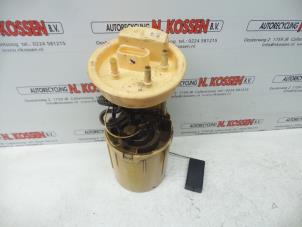 Gebruikte Tank element Pomp Volkswagen Sharan (7M8/M9/M6) 2.0 TDI Prijs op aanvraag aangeboden door N Kossen Autorecycling BV