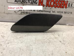 Begagnade Skydd, strålkastarspolare, vänster Volkswagen Golf VII (AUA) 1.6 TDI BlueMotion 16V Pris på förfrågan erbjuds av N Kossen Autorecycling BV