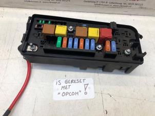 Używane Skrzynka bezpieczników Opel Vectra C GTS 1.8 16V Cena na żądanie oferowane przez N Kossen Autorecycling BV