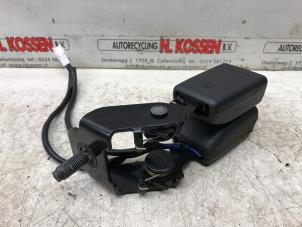 Gebruikte Veiligheidsgordel Insteek midden-achter Nissan Navara Prijs op aanvraag aangeboden door N Kossen Autorecycling BV