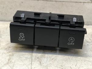 Używane Przelacznik (rózne) Opel Vivaro Cena na żądanie oferowane przez N Kossen Autorecycling BV