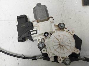 Używane Silnik szyby drzwiowej Mitsubishi Colt (Z2/Z3) 1.5 16V Cena na żądanie oferowane przez N Kossen Autorecycling BV