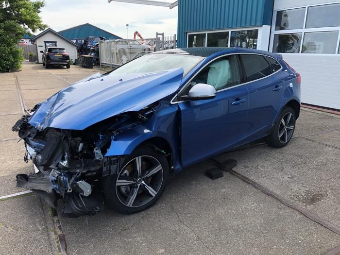 Hjulmutter från en Volvo V40 2020