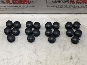 Begagnade Hjulmutter Volvo V40 Pris på förfrågan erbjuds av N Kossen Autorecycling BV