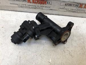 Gebruikte Thermostaathuis Opel Vivaro Prijs op aanvraag aangeboden door N Kossen Autorecycling BV