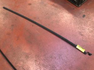 Gebruikte Daklijst rechts Mitsubishi Colt Prijs op aanvraag aangeboden door N Kossen Autorecycling BV