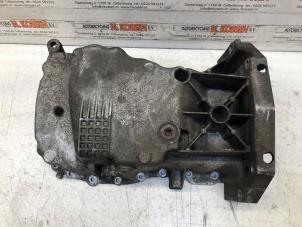 Begagnade Oljetråg Renault Clio III (BR/CR) 1.4 16V Pris på förfrågan erbjuds av N Kossen Autorecycling BV