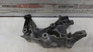 Gebruikte Dynamosteun boven Opel Vivaro Prijs op aanvraag aangeboden door N Kossen Autorecycling BV