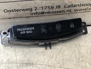 Używane Kontrolka poduszki powietrznej Nissan Qashqai (J11) 1.2 DIG-T 16V Cena na żądanie oferowane przez N Kossen Autorecycling BV