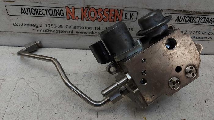 Högtryckspump från en MINI Mini (R56) 1.6 16V Cooper S 2012