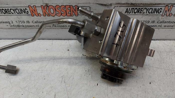 Högtryckspump från en MINI Mini (R56) 1.6 16V Cooper S 2012
