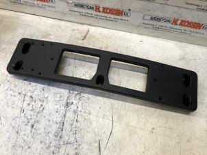 Gebruikte Kentekenplaathouder voor Mercedes C (W206) C-300 e 2.0 Turbo Prijs op aanvraag aangeboden door N Kossen Autorecycling BV