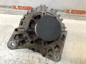 Begagnade Dynamo Renault Clio IV Estate/Grandtour (7R) 0.9 Energy TCE 90 12V Pris på förfrågan erbjuds av N Kossen Autorecycling BV