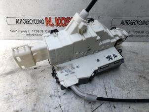 Gebruikte Deurslot Mechaniek 4Deurs links-voor Peugeot 407 SW (6E) 1.8 16V Prijs op aanvraag aangeboden door N Kossen Autorecycling BV