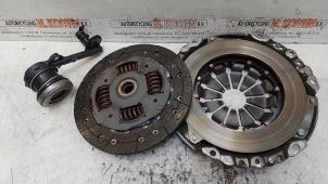 Gebruikte Koppelingsset (compleet) Mitsubishi Space Star (A0) 1.2 12V Prijs op aanvraag aangeboden door N Kossen Autorecycling BV