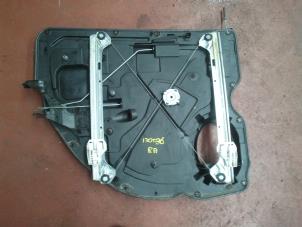 Begagnade Fönstermekanism för bakre dörr, 4-dörrars, höger Dodge Ram 3500 Standard Cab (DR/DH/D1/DC/DM) 5.7 V8 Hemi 1500 4x2 Pris på förfrågan erbjuds av N Kossen Autorecycling BV