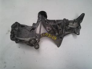 Begagnade Undre fäste, generator Renault Scénic I (JA) 1.4 16V Pris på förfrågan erbjuds av N Kossen Autorecycling BV