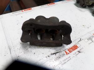 Gebruikte Remklauw (Tang) links-voor Ford Transit 2.4 TDdi 16V 300L Prijs op aanvraag aangeboden door N Kossen Autorecycling BV