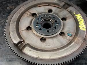 Gebruikte Vliegwiel dubbele massa Renault Laguna II Grandtour (KG) 1.9 dCi 120 Prijs op aanvraag aangeboden door N Kossen Autorecycling BV