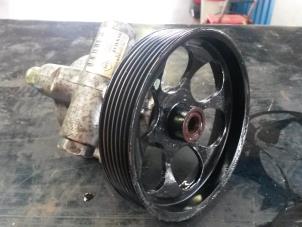 Gebruikte Servopomp Renault Laguna II Grandtour (KG) 1.9 dCi 120 Prijs op aanvraag aangeboden door N Kossen Autorecycling BV