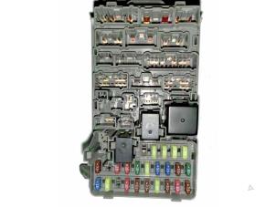 Begagnade Säkringsbox Honda Civic (EP/EU) 1.6 16V VTEC Pris på förfrågan erbjuds av N Kossen Autorecycling BV