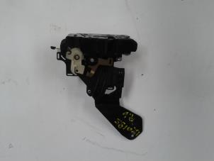 Gebruikte Deurslot Mechaniek 4Deurs rechts-voor Volkswagen Transporter/Caravelle T5 1.9 TDi Prijs op aanvraag aangeboden door N Kossen Autorecycling BV