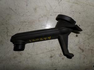 Begagnade Oljepåfyllningsrör Ford Transit 2.4 TDdi 16V 300L Pris på förfrågan erbjuds av N Kossen Autorecycling BV