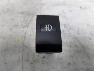 Gebruikte Schakelaar Mistlamp Kia Sorento I (JC) 2.4 16V Prijs op aanvraag aangeboden door N Kossen Autorecycling BV