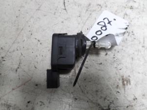 Używane Silnik reflektora Mercedes ML I (163) 400 4.0 CDI V8 32V Cena na żądanie oferowane przez N Kossen Autorecycling BV