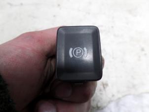 Gebruikte Schakelaar handrem Volkswagen Passat Prijs op aanvraag aangeboden door N Kossen Autorecycling BV