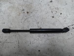 Gebruikte Amortisseur links-achter BMW 5 serie (E60) 525d 24V Prijs op aanvraag aangeboden door N Kossen Autorecycling BV