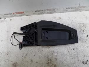 Używane Uchwyt telefoniczny BMW 6 serie (E63) M6 V10 40V Cena na żądanie oferowane przez N Kossen Autorecycling BV