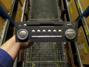 Używane Radioodtwarzacz CD Mitsubishi Colt (Z2/Z3) 1.5 16V Cena na żądanie oferowane przez N Kossen Autorecycling BV