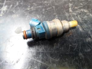 Gebruikte Injector (benzine injectie) Mazda 626 (GE14/74/84) 1.8i LX,GLX 16V Prijs op aanvraag aangeboden door N Kossen Autorecycling BV