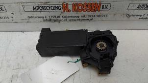 Gebruikte Portierruitmotor Renault R25 Prijs op aanvraag aangeboden door N Kossen Autorecycling BV