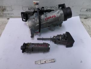 Begagnade Låsuppsättning Volkswagen Caddy III (2KA,2KH,2CA,2CH) 1.6 TDI 16V Pris på förfrågan erbjuds av N Kossen Autorecycling BV