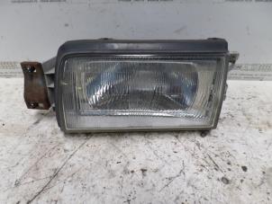 Begagnade Strålkastare, vänster Mazda 323 Pris på förfrågan erbjuds av N Kossen Autorecycling BV