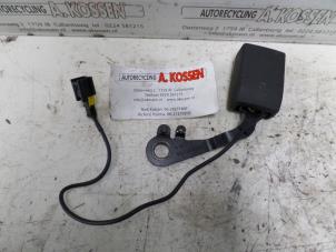 Używane Wtyk pasa bezpieczenstwa lewy tyl Citroen C4 Picasso (UD/UE/UF) 2.0 16V Autom. Cena na żądanie oferowane przez N Kossen Autorecycling BV