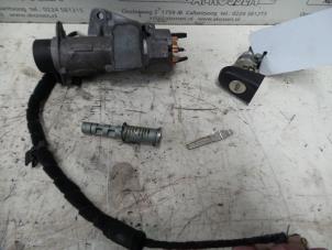 Gebruikte Slotenset Volkswagen Transporter T5 1.9 TDi Prijs op aanvraag aangeboden door N Kossen Autorecycling BV