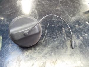 Begagnade Tanklock Opel Vivaro 2.5 CDTI 16V Pris på förfrågan erbjuds av N Kossen Autorecycling BV